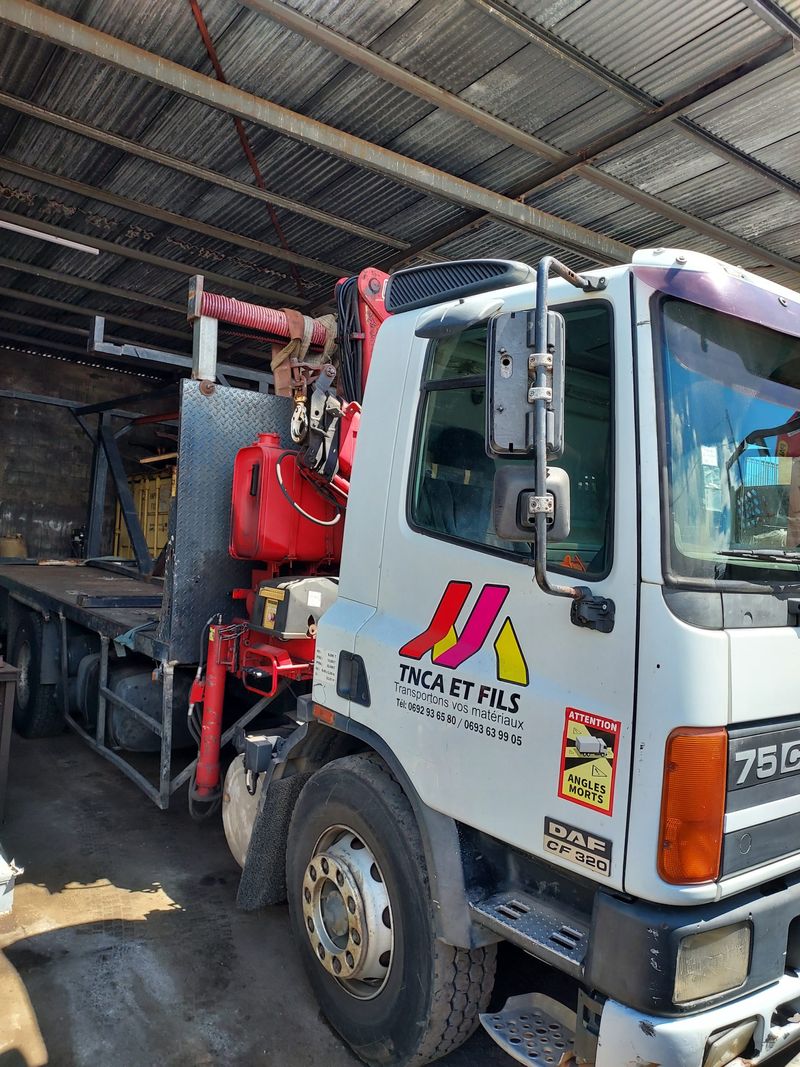 CAMION 19T PLATEAU GRUE + PORTIQUE TOLES