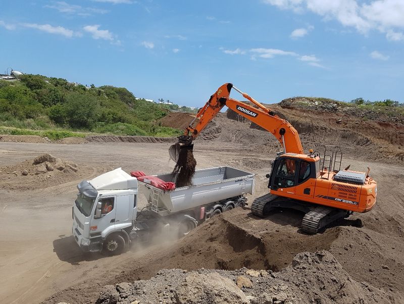 LOCATION DE PELLE AVEC CHAUFFEUR